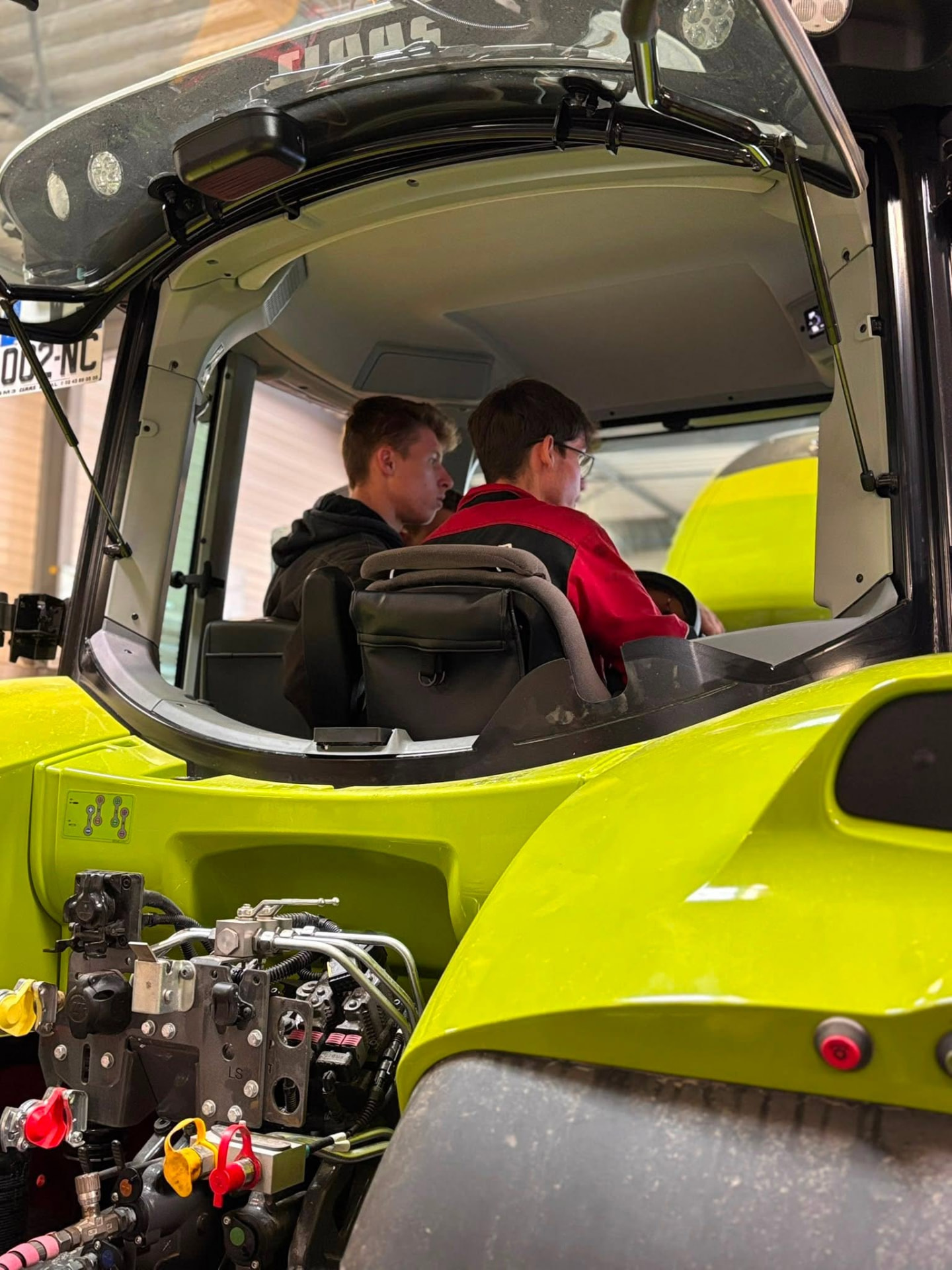 Élèves en cabine de tracteur